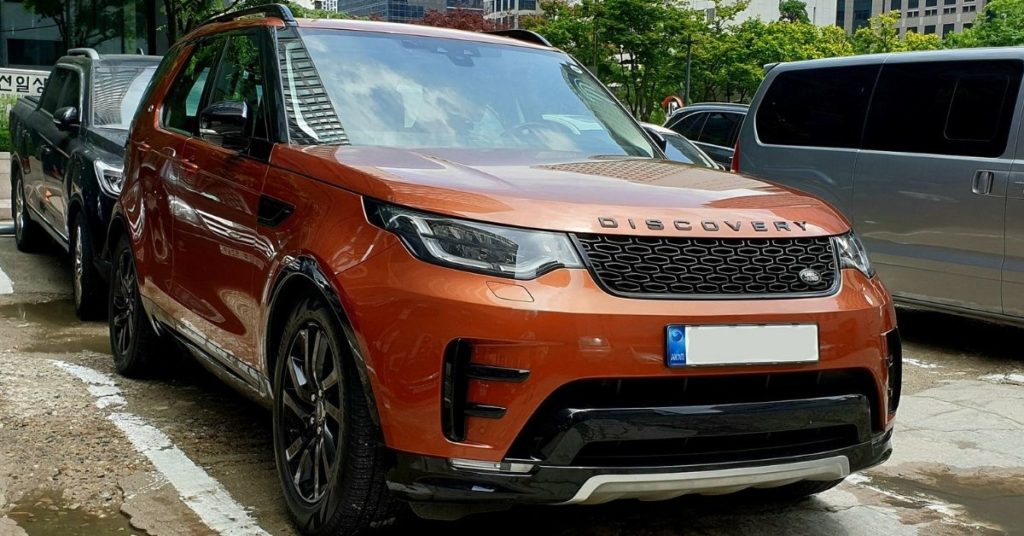 Land Rover Discovery vs Range Rover Sport